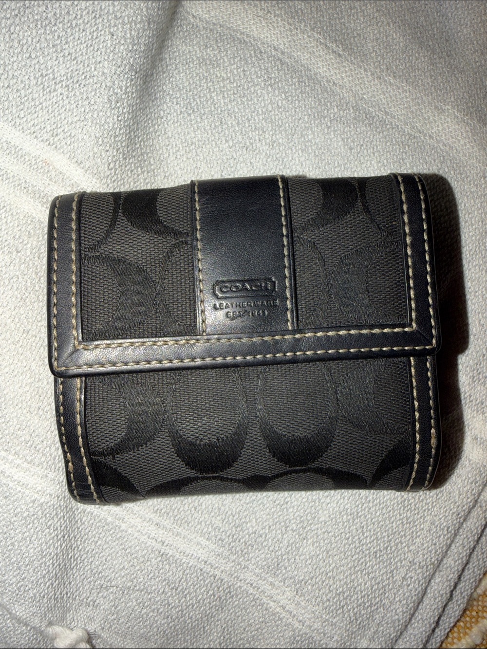 Y2K Coach Black Leather Bi-Fold Wallet with Contrast Stitching